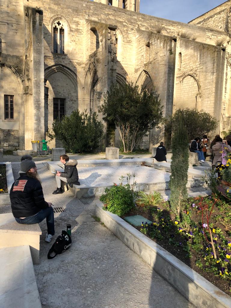 students sketching the buildings of Avignon