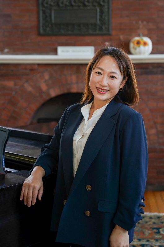 Grace Lee, Voice instructor at Porter's