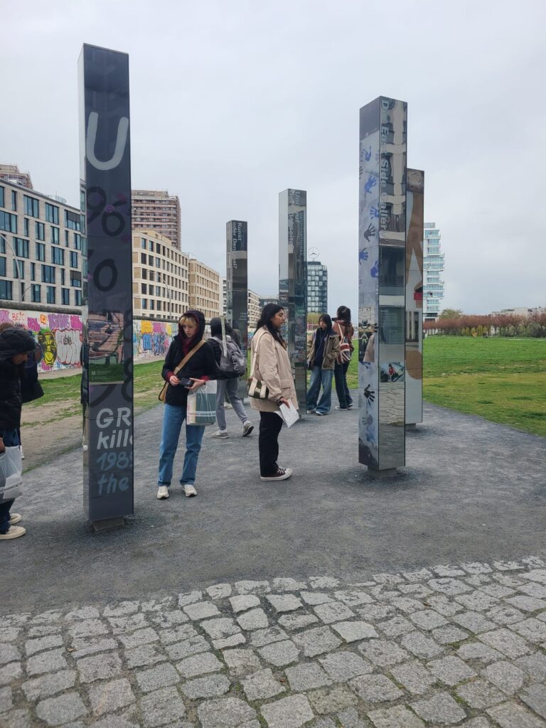 Students at berlin wall memorial
