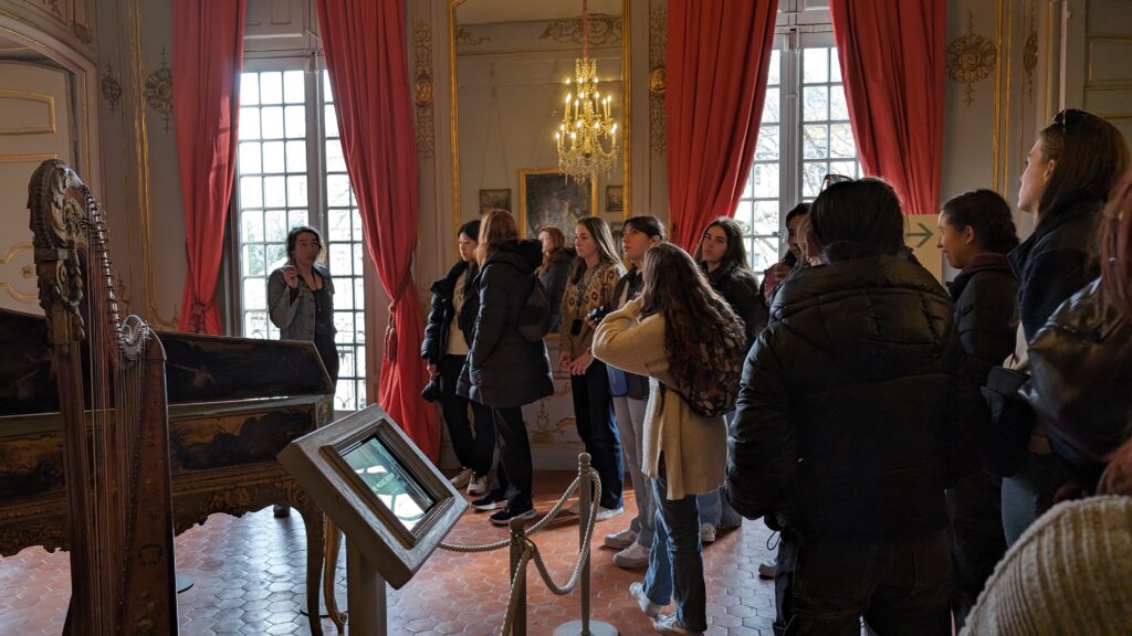 MPS students tour a historic mansion museum in Marseille