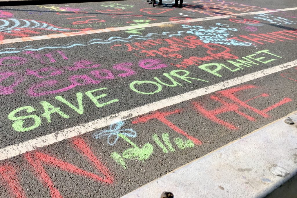 extinction rebellion on waterloo bridge graffiti 2021 11 28 17 32 24 utc